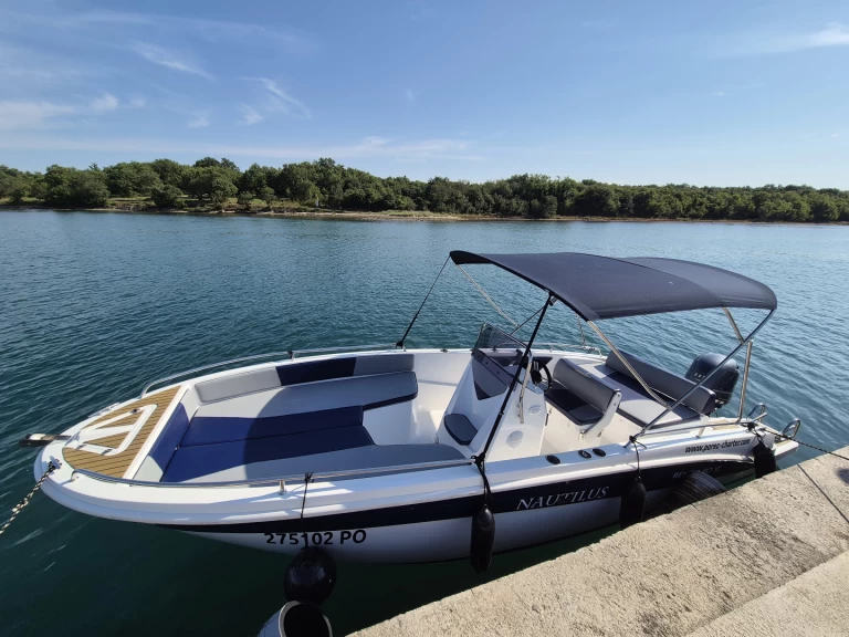 Motorová loď k pronájmu v Poreč za nejlepší cenu