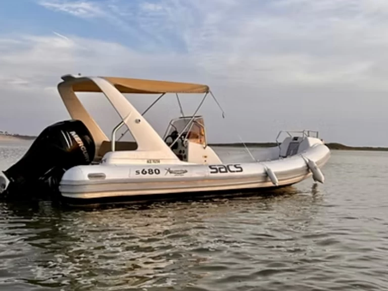 Polotuhá loď k pronájmu v Arcachon za nejlepší cenu