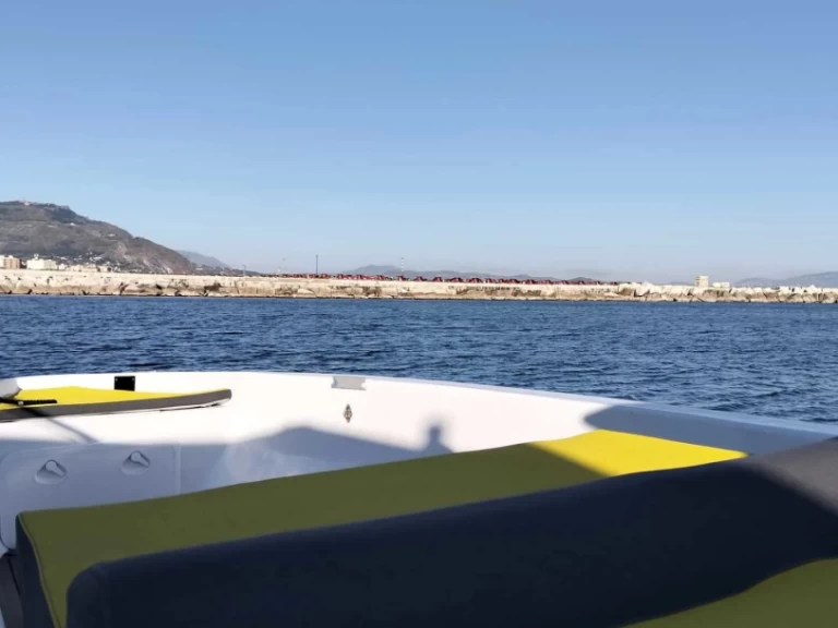 Pronájem Motorová loď  s licencí