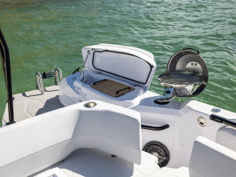 Pronájem lodi Axopar Axopar 29 CCX v Donji Seget na Samboatu