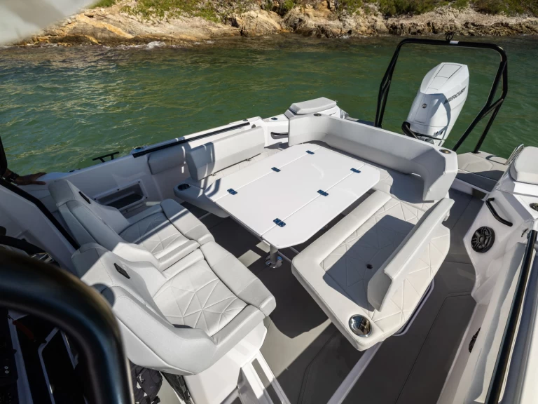 Pronajmout Motorová loď se skipperem či ne Axopar v Donji Seget