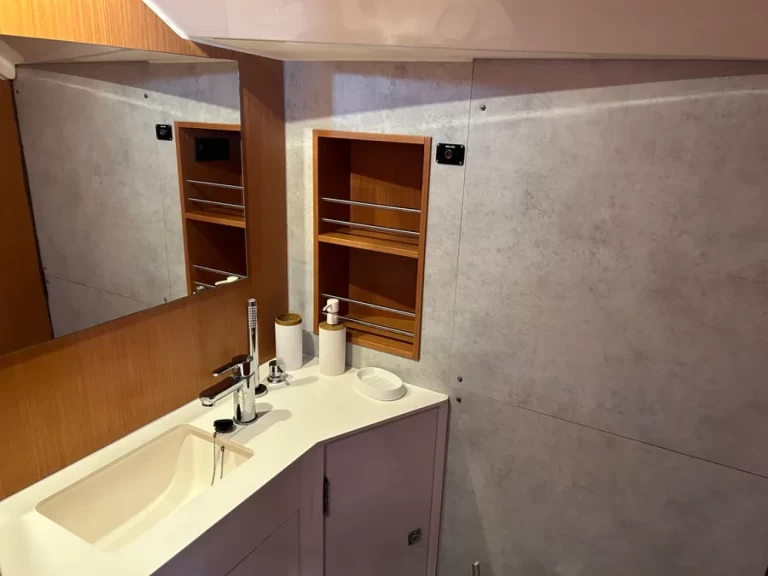 Pronájem lodi Fethiye lákavé ceny Bavaria C42