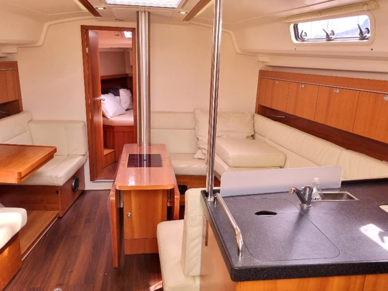 Pronajmout si Hanse Hanse 415 v Primošten 