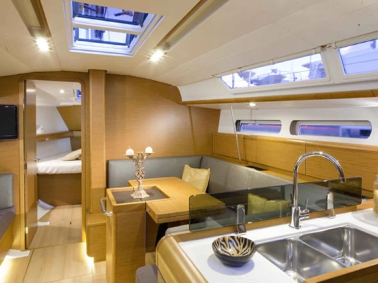 Pronajmout Plachetnice se skipperem či ne Jeanneau v Fethiye