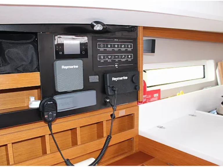 Pronajmout si Jeanneau Sun Odyssey 440 v Marigot