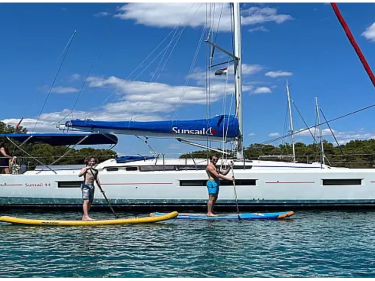 Pronájem lodi Marigot lákavé ceny Sun Odyssey 440