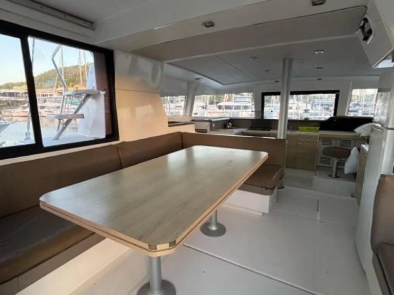 Pronajmout Katamarán se skipperem či ne Catana v Le Marin