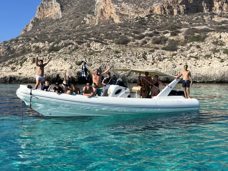 Nautica Led Led Gs 28 jednotlivci a charterové společnosti v Porto turistico Marsala