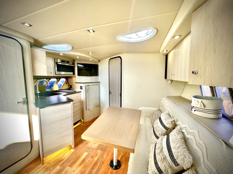 Pronájem lodi Cruisers CRUISER YACHT 360 EXPRESS v Hyeres na Samboatu