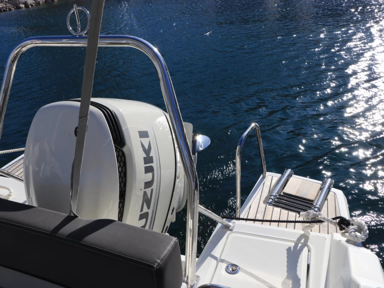 Jeanneau Cap Camarat 7.5 WA Serie 2 jednotlivci a charterové společnosti v Monaco-Ville