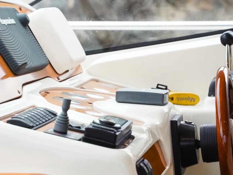 Pronájem lodi Doqueve Majestic v l'Estartit na Samboatu