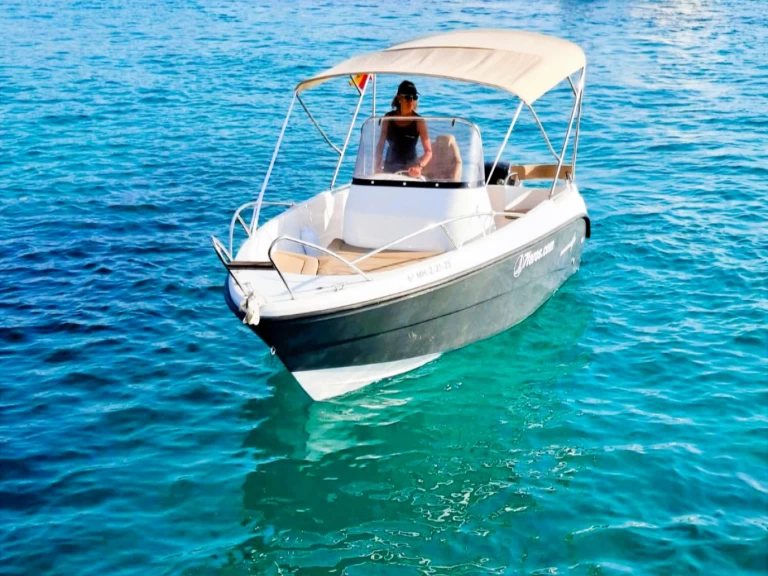 Pronájem Motorová loď Polyester Yacht s licencí