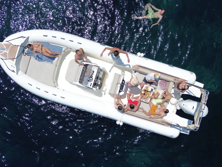 Pronájem Polotuhá loď Capelli s licencí