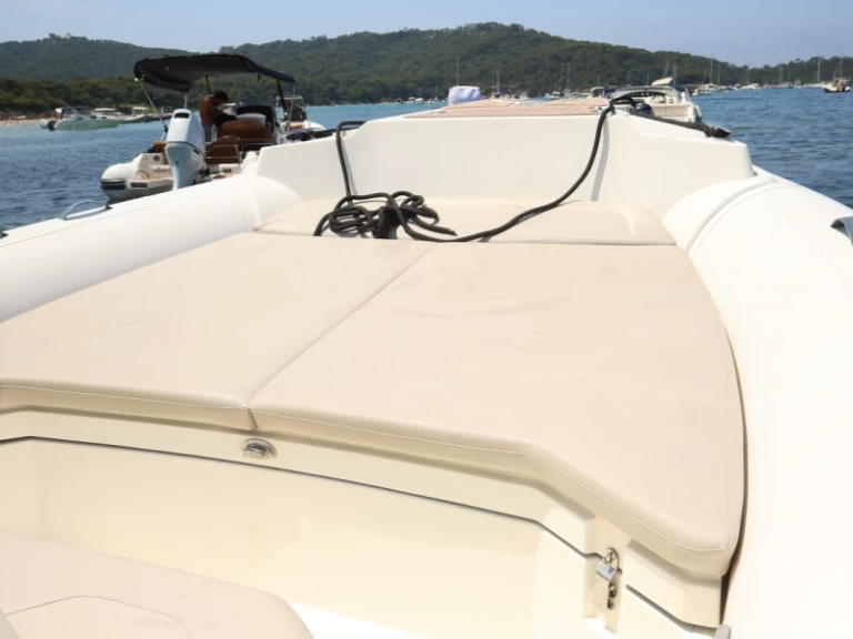 Pronájem lodi Hyeres lákavé ceny Tempest 900 Open