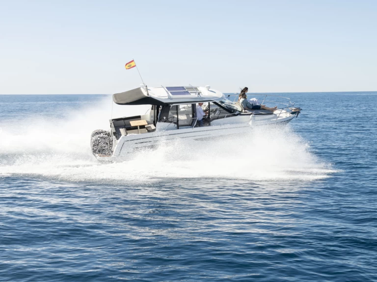 Jeanneau Merry Fisher 895 Cruiser jednotlivci a charterové společnosti v Alicante