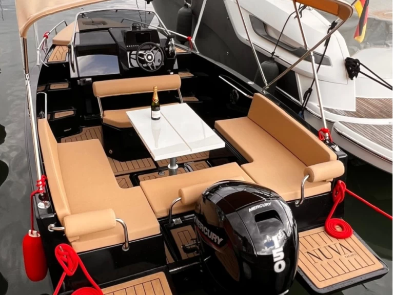 Pronajmout si Nuva Nuva M6 v Santa Eularia des Riu