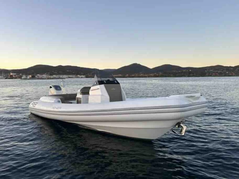 Polotuhá loď k pronájmu v Palermo za nejlepší cenu