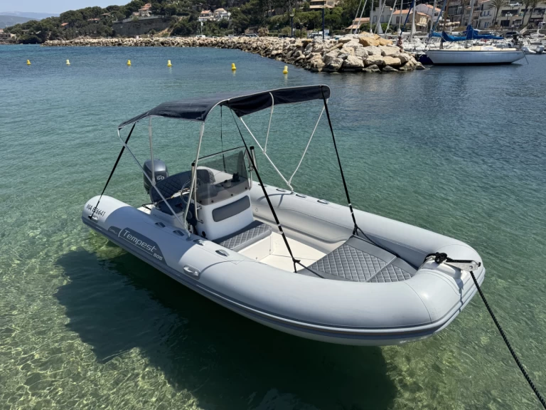 Pronajmout si Capelli Tempest 505 Easy v La Madrague