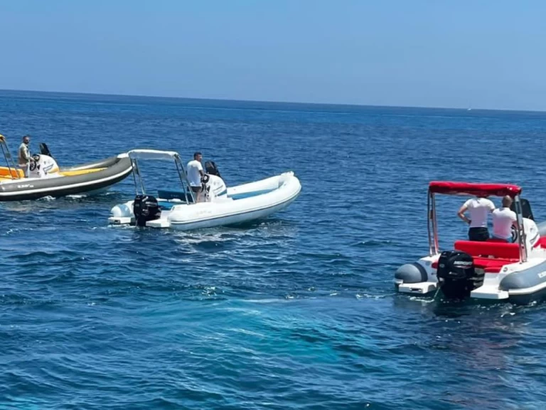 Pronájem Polotuhá loď 2 BAR s licencí