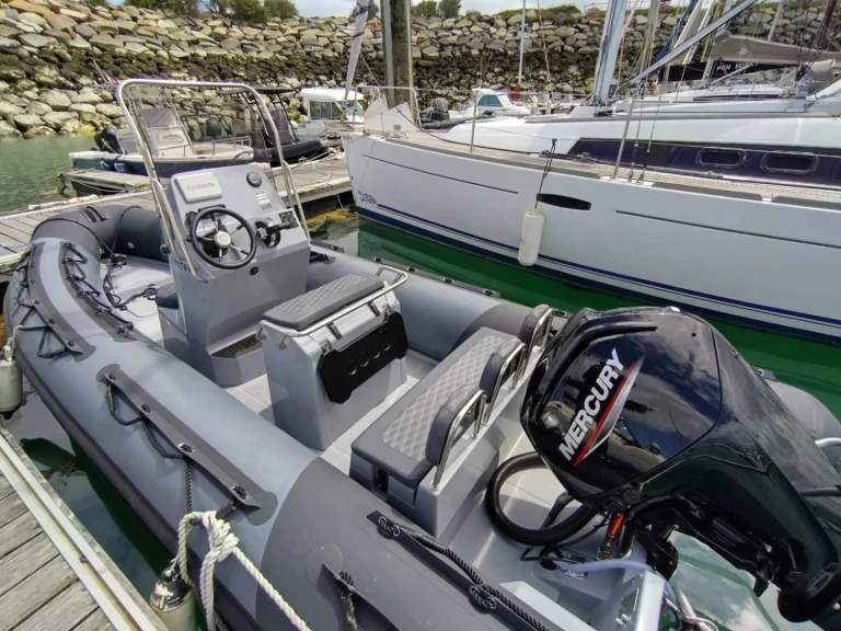 Pronajmout si 3D Tender 3D Tender 600 Patrol v Saint-Quay-Portrieux