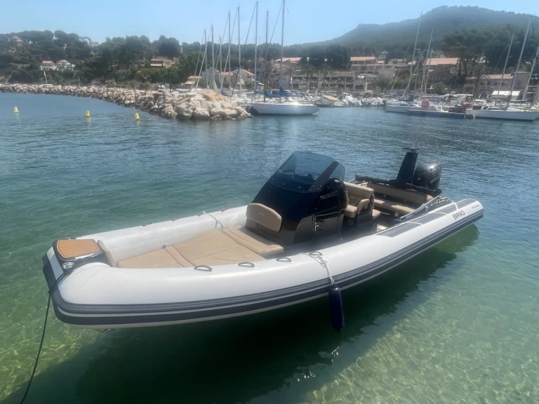 Pronájem lodi Brig Eagle 8 v La Madrague na Samboatu