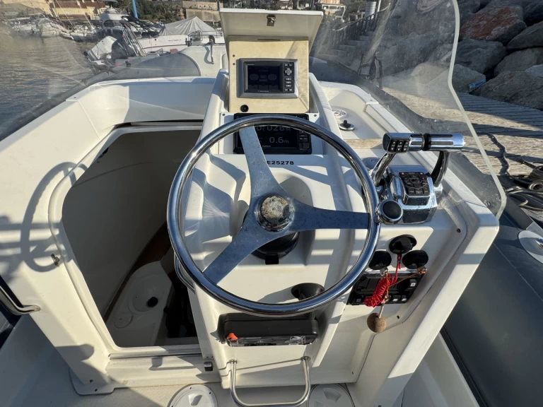 Pronájem lodi Sea-Hawk 9 v La Madrague na Samboatu