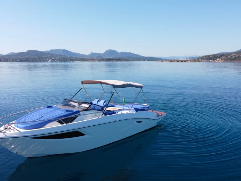 Pronájem Motorová loď Cranchi s licencí