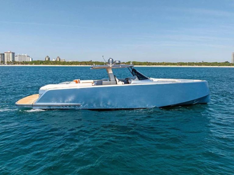 Pronajmout Motorová loď se skipperem či ne Pardo Yachts v Cannes