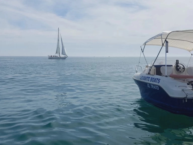 Pronájem lodi Torrevieja lákavé ceny 470 Cruiser