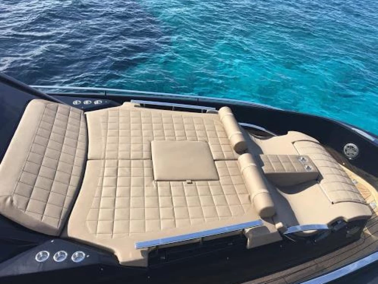 Pronájem Motorová loď Sacs s licencí