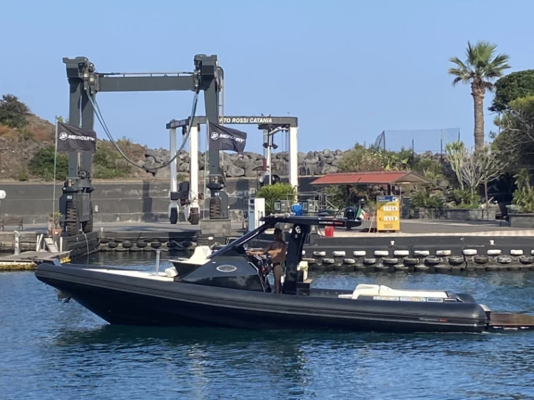 Pronájem Polotuhá loď Magazzu s licencí