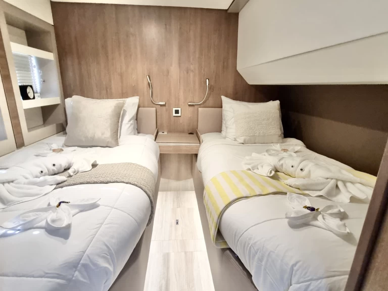 Katamarán k pronájmu v Parham Town za nejlepší cenu