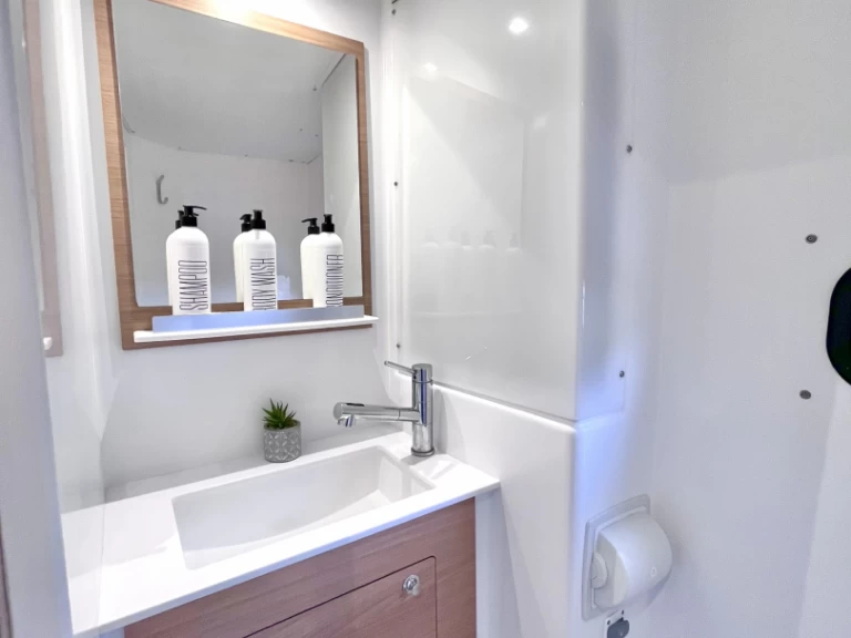 Pronájem lodi Parham Town lákavé ceny Bali Catspace Voile