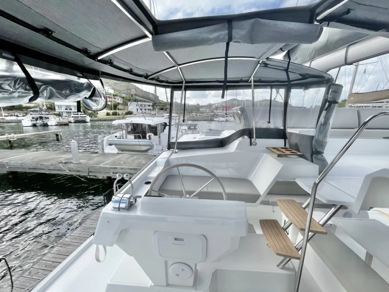 Fountaine Pajot Elba 45 jednotlivci a charterové společnosti v Parham Town