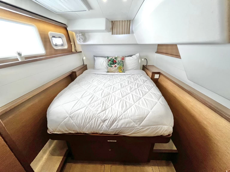 Pronájem Katamarán Lagoon s licencí