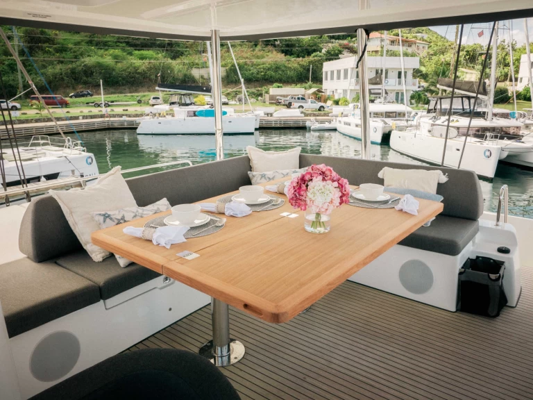 Katamarán k pronájmu v Parham Town za nejlepší cenu