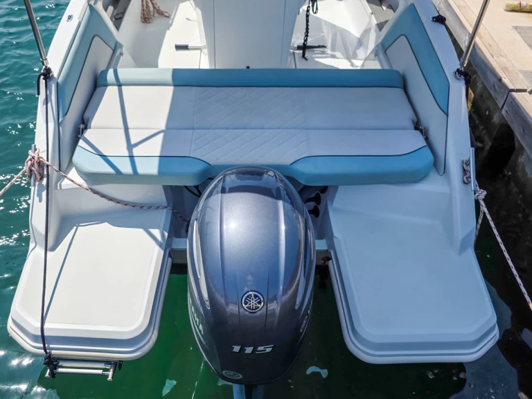 Motorová loď k pronájmu v Pula za nejlepší cenu