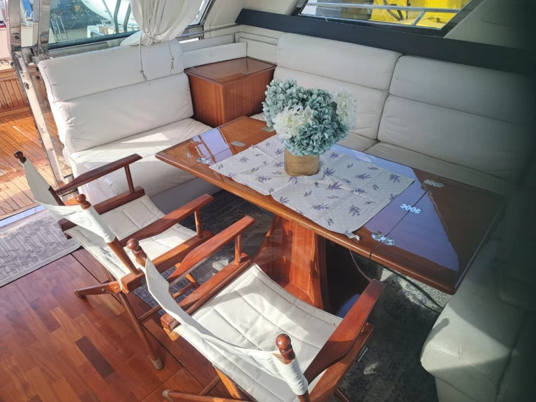 Pronajmout si morosini superitalia fly bridge 52 v Palermo