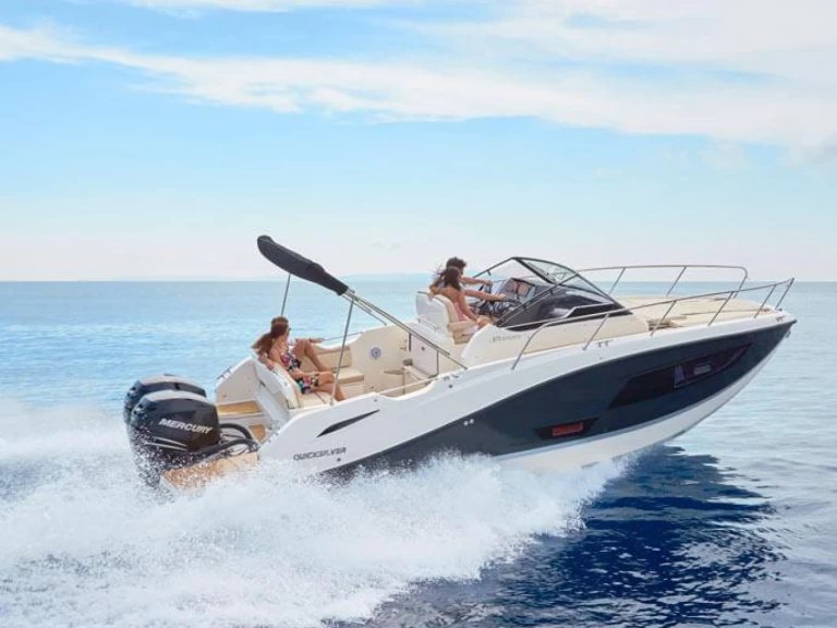 Pronájem Motorová loď Quicksilver s licencí