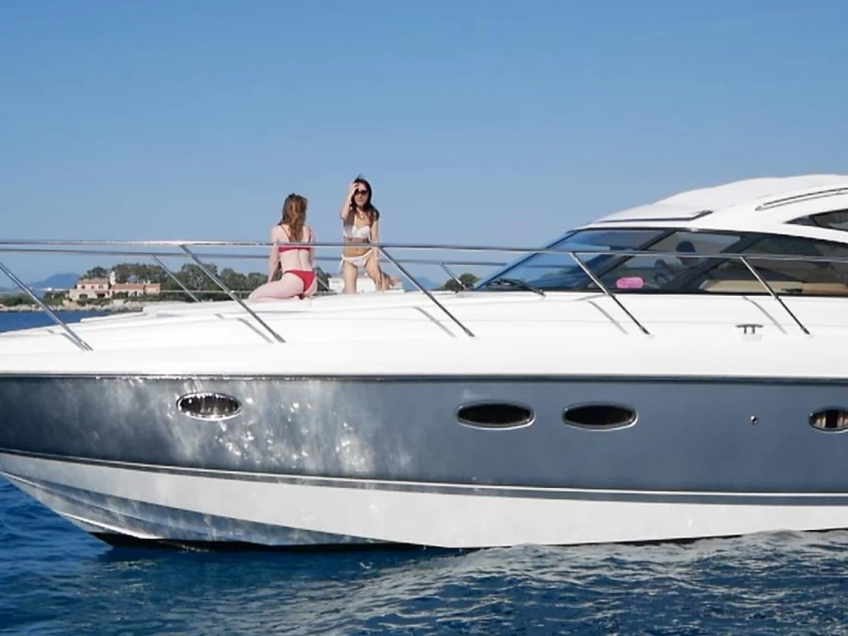 Pronajmout Motorová loď se skipperem či ne Princess v Juan-les-Pins