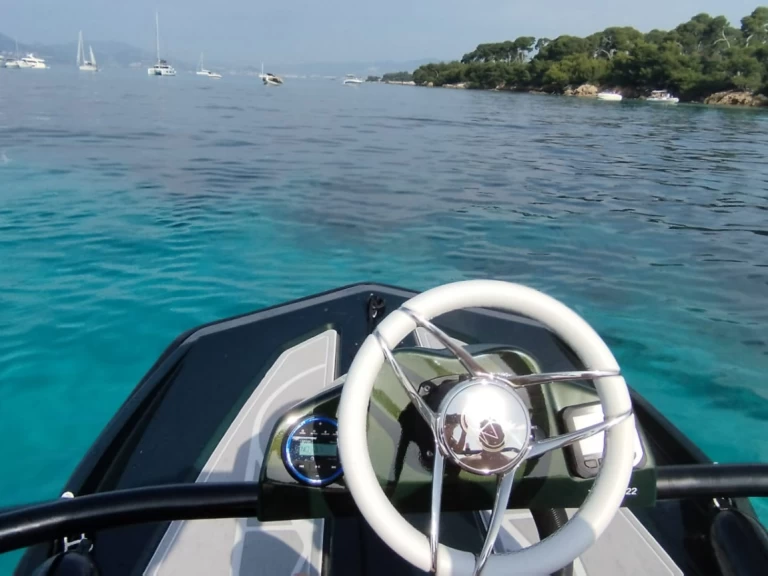 AWASH Awash 370 jednotlivci a charterové společnosti v Golfe-Juan