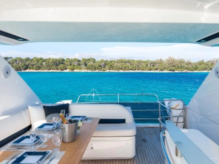 Pronajmout si Princess Princess 64 Fly v Beaulieu-sur-Mer