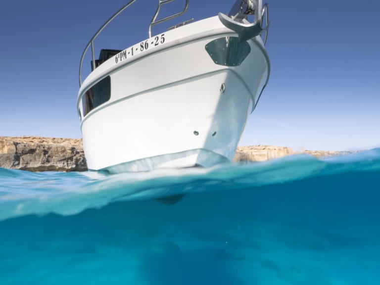 Pronájem Motorová loď Saver s licencí