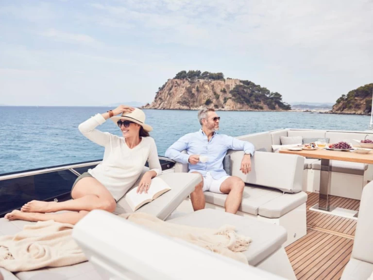 Pronajmout si Prestige Prestige 520 Fly v Saint-Laurent-du-Var