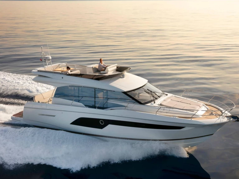 Pronájem Motorová loď Prestige s licencí