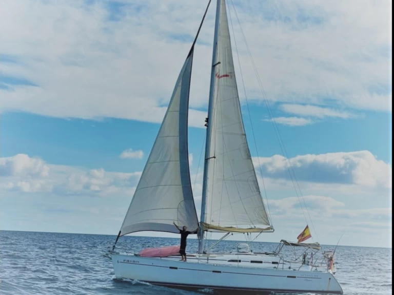 Pronajmout si Bénéteau Oceanis 393 Clipper v Calafell