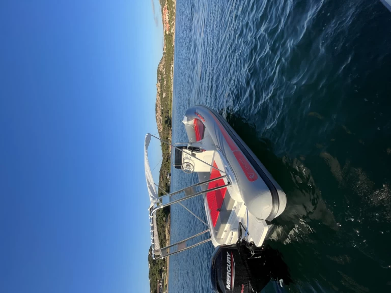 Pronájem jachty v Port of Cannigione -GTR MARE srl Levante ichnos na Samboatu