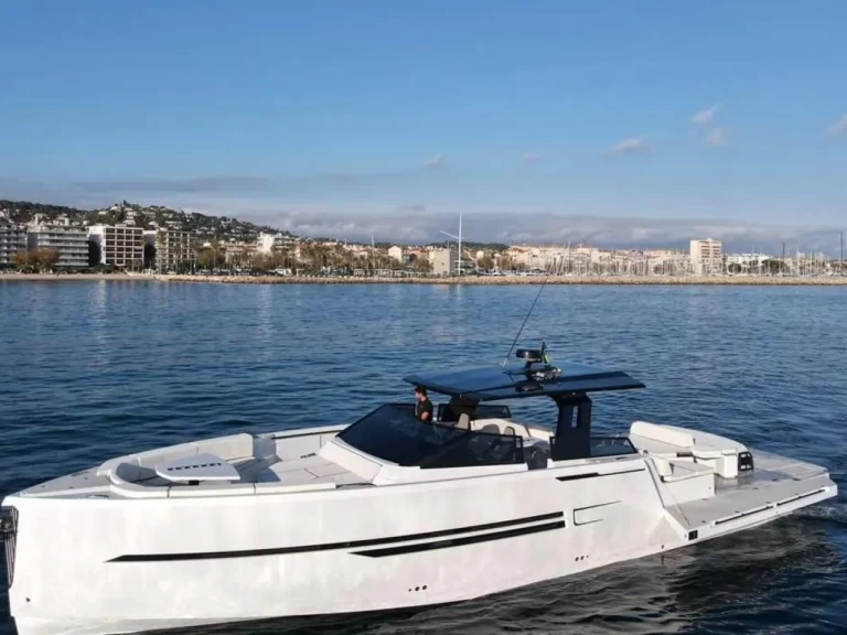 Pronájem Motorová loď OKEAN s licencí