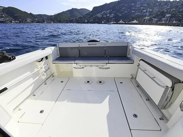 Quicksilver 625 Pilothouse jednotlivci a charterové společnosti v Trébeurden