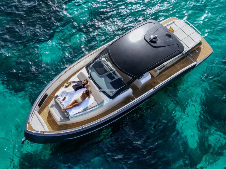 Pronájem lodi Ibiza Town lákavé ceny Nassima40